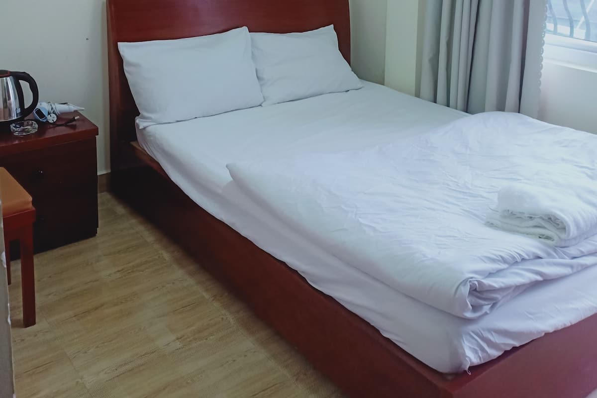 Superior Quadruple Room | Living area | LCD TV