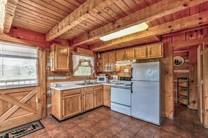 ثلاجة، ميكروويف، فرن، موقد طهي مسطح