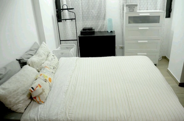 3 bedrooms, in-room safe, WiFi, bed sheets
