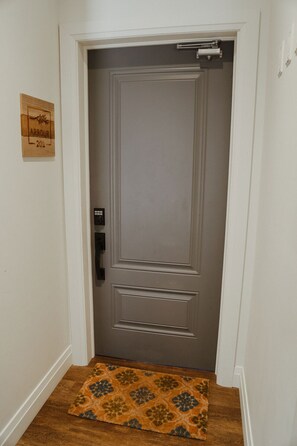 Interior - Debonaire Suite: Luxurious - Cozy - Downtown (Stratford)