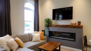 TV, fireplace