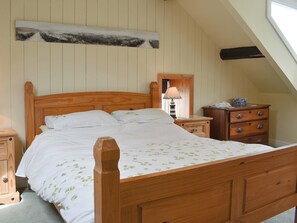 3 bedrooms, free internet, bed sheets