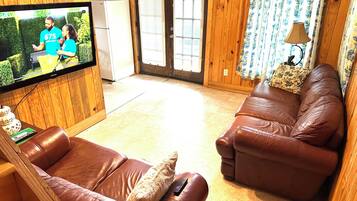 Smart TV, fireplace, DVD player, toys