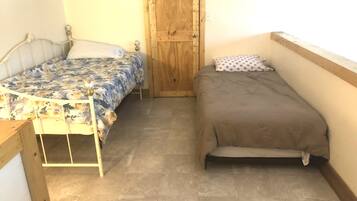 3 bedrooms, free WiFi, bed sheets, wheelchair access