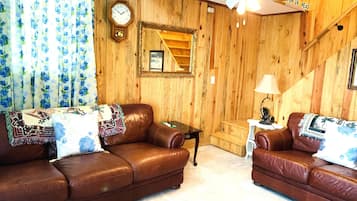 Smart-TV, Kamin, DVD-Player, Kinderspielzeug