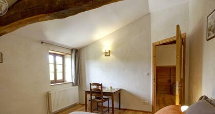 Grange rénovée avec jardin clos, animaux acceptés, proche des Monts du Lyonnais