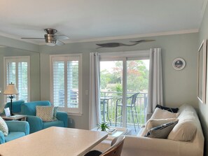 Smart-TV, DVD-Player, Tischtennisplatte