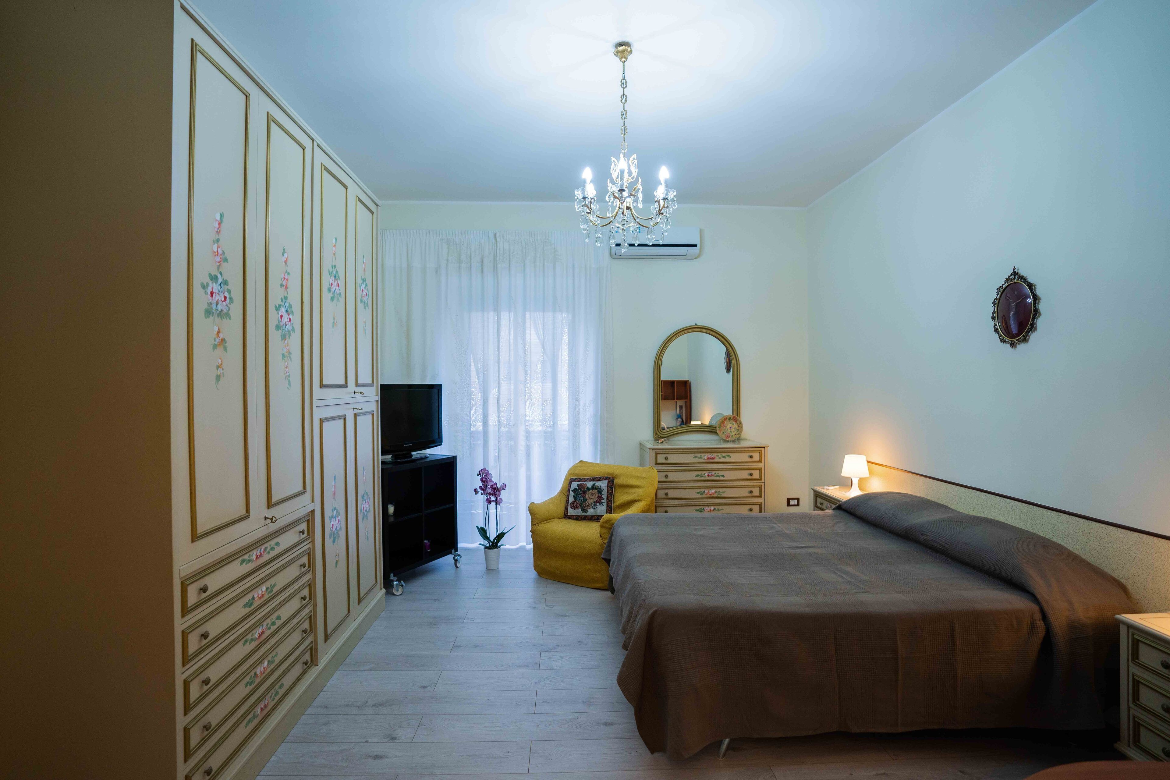 1 bedroom, in-room safe, WiFi, bed sheets