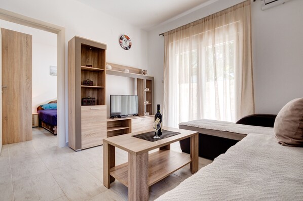 1 habitación, tabla de planchar con plancha, wifi y ropa de cama 
