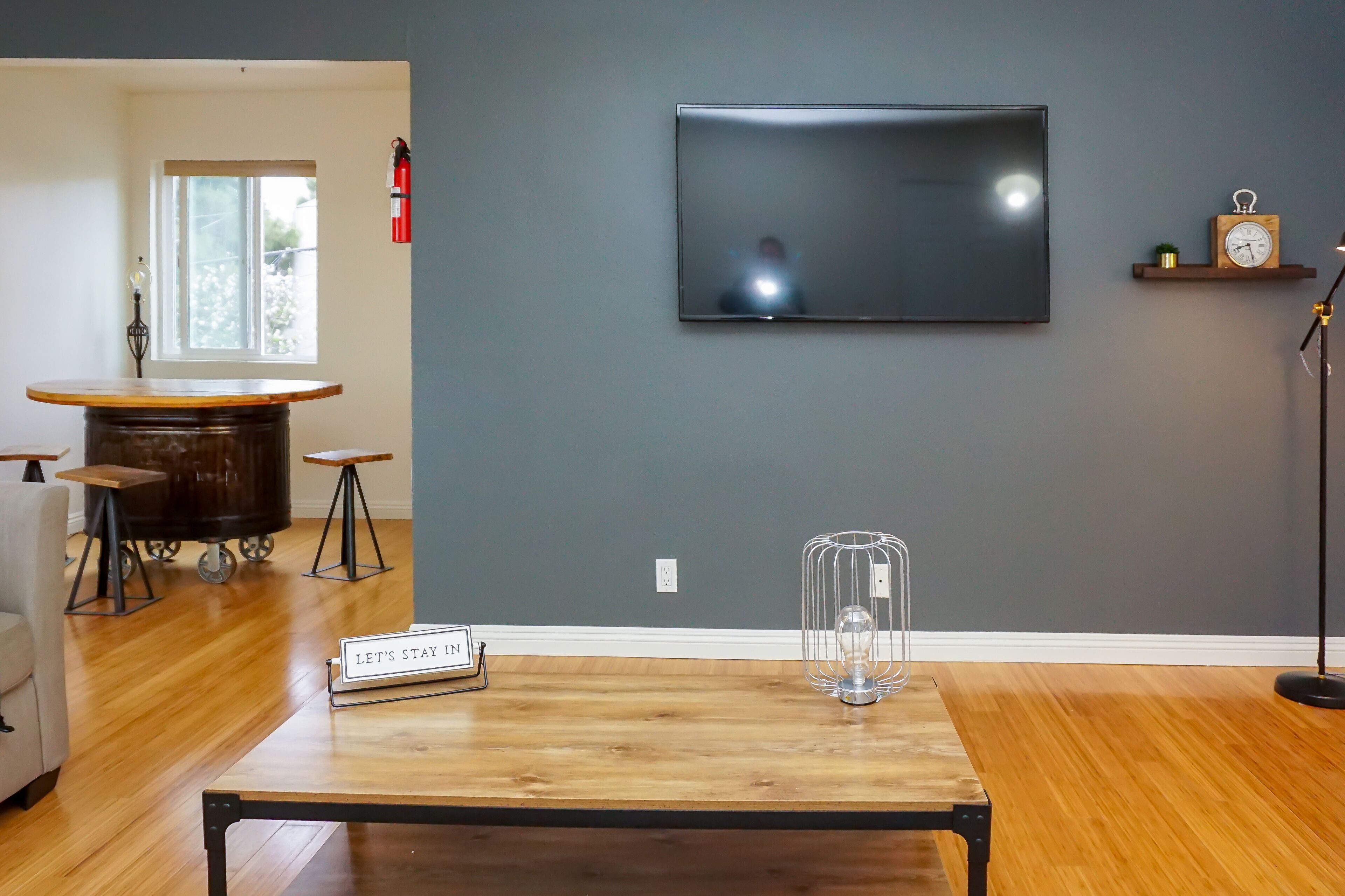6 Blocks from Beach - Private Locked Room in Great Building & Ideal Location!