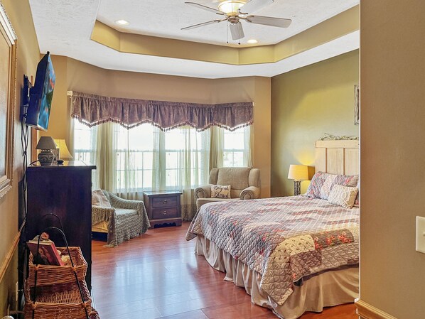 4 bedrooms, desk, iron/ironing board, travel cot