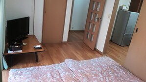 Classic-huoneisto, useita sänkyjä, kaupunkinäköala | Ilmainen Wi-Fi, yksilöllisesti sisustettu, yksilöllisesti kalustettu