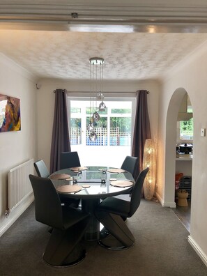 Dining - Close to central Milton Keynes, MK Stadium & Silverstone (Shenley Lodge)