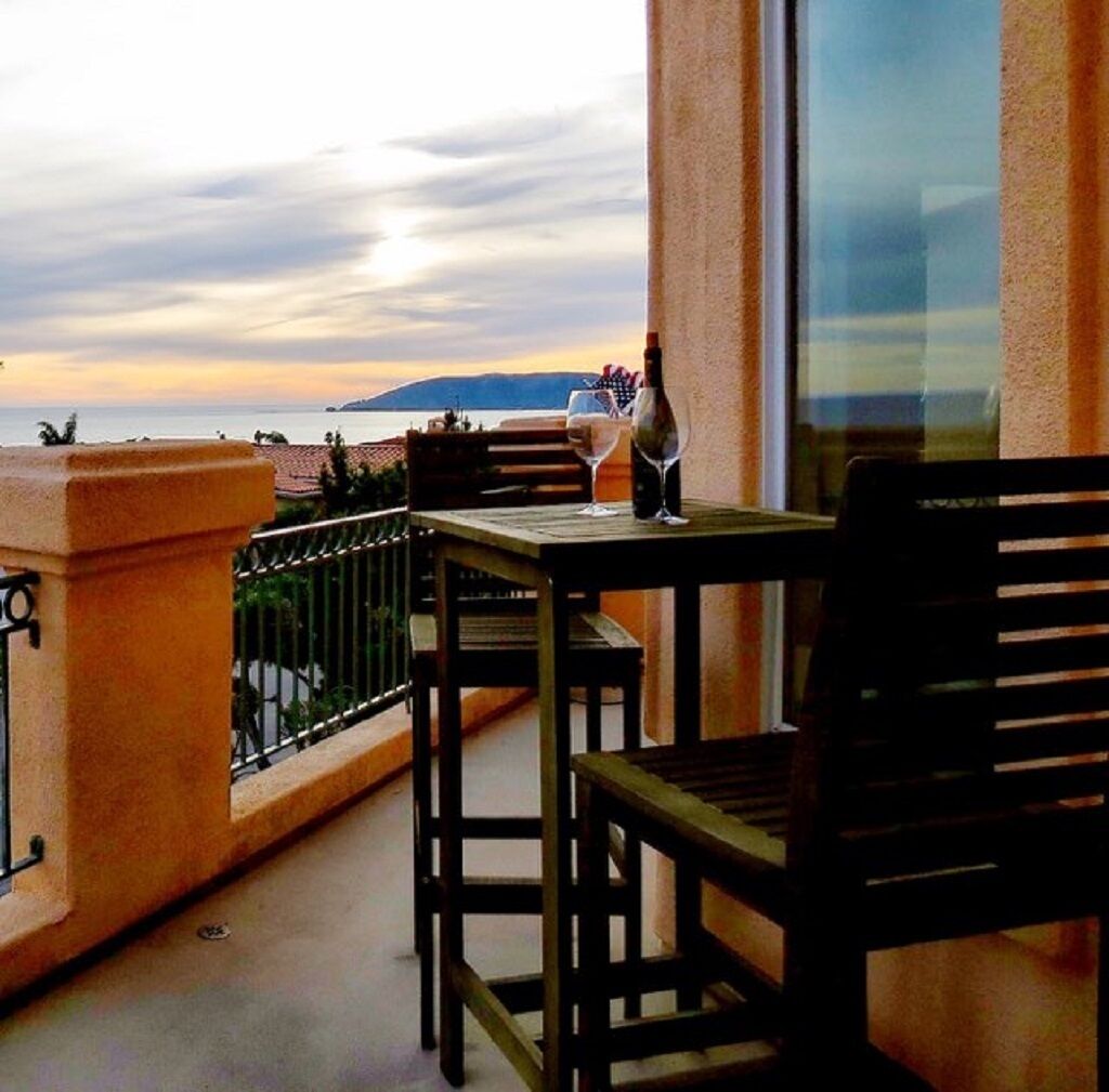 Luxury home with sweeping ocean views Shell Beach, long-term stays