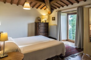 3 bedrooms, iron/ironing board, travel crib, free WiFi - Spacious home on beautiful Tuscan vineyard.  Near Florence. (Pelago)