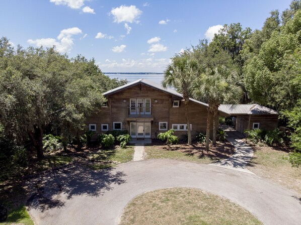Exterior - Take a look at beautiful Cedar Lodge on Lake Weir!
 (Ocklawaha)