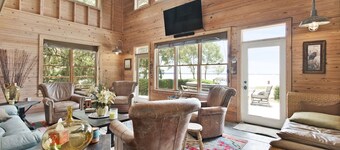 Take a look at beautiful Cedar Lodge on Lake Weir!
