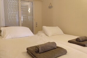 2 bedrooms, iron/ironing board, WiFi - Apartment - Sleeps 4 - Pool - Balcony (Javea)