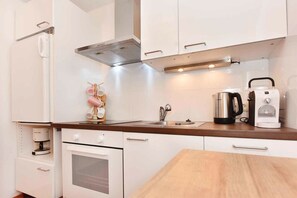 Frigorifero, microonde, forno, lavastoviglie