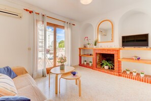 Televisie en een open haard