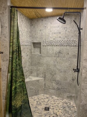 Shower, hair dryer, towels, soap - Whimsical Hobbit House in the Shenandoah Virginia "Shire" (Shenandoah)