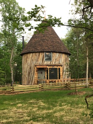 Exterior - Whimsical Hobbit House in the Shenandoah Virginia "Shire" (Shenandoah)