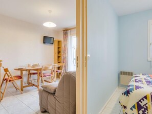 1 dormitorio, tabla de planchar con plancha, Internet