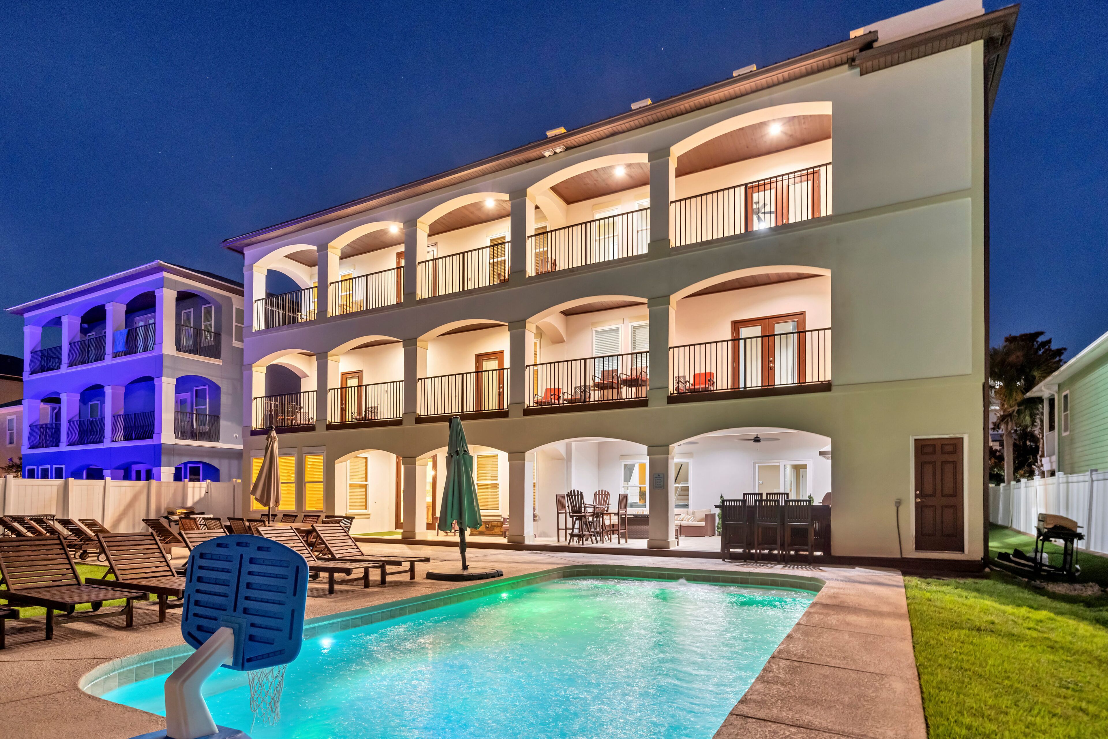 Stunning Event/Reunion Home! Rooftop Terrace, Movie Theater, 2 Pools!