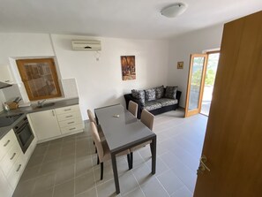 Apartment | Private kitchen | Fridge, microwave, oven, stovetop - 1 Bedroom Apartment With Stunning Views (Kotor)