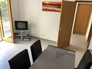 Apartamento | Área de estar | TV 30 polegadas com canais digitais