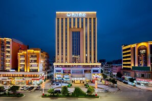 Front of property - evening/night - Dongguan Haili Hotel (Dongguan)