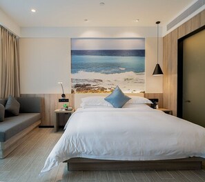 Habitación Deluxe doble, 1 cama de matrimonio, vistas a la ciudad | Caja fuerte, cortinas opacas, tabla de planchar con plancha
