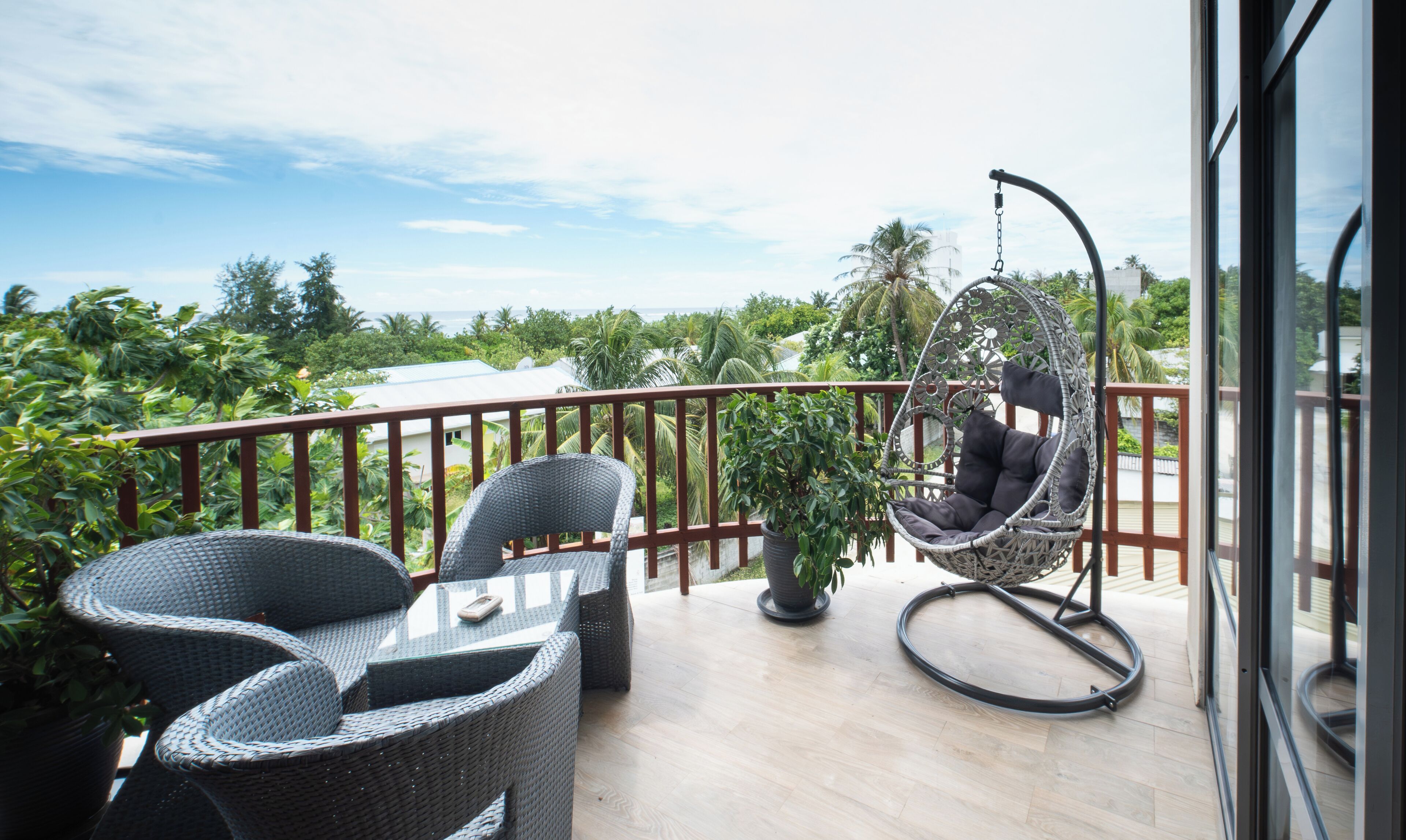 Suite monolocale familiare, balcone, vista mare parziale | Vista balcone