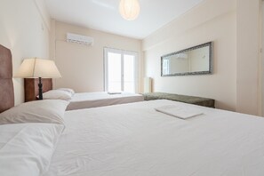 3 bedrooms, iron/ironing board, WiFi, bed sheets