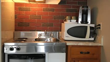 Standard Double Room, 1 Queen Bed, Non Smoking, Kitchenette | Private kitchen