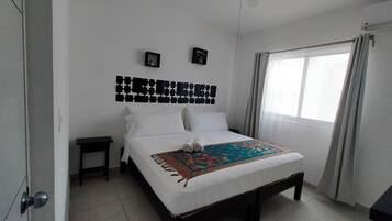 3 bedrooms, desk, iron/ironing board, free WiFi