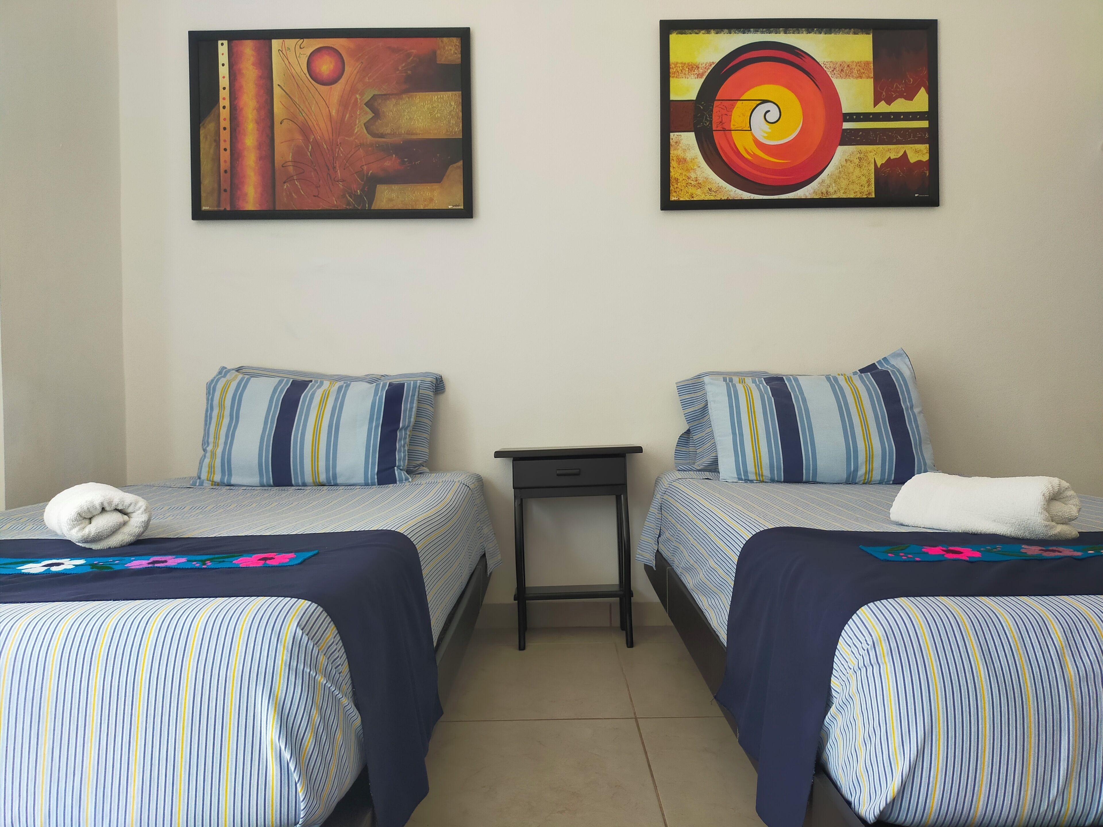 4 Schlafzimmer, Schreibtisch, Bügeleisen/Bügelbrett, kostenloses WLAN