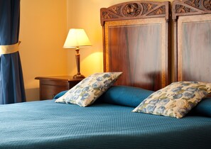 Minibar, desk, cots/infant beds, free WiFi