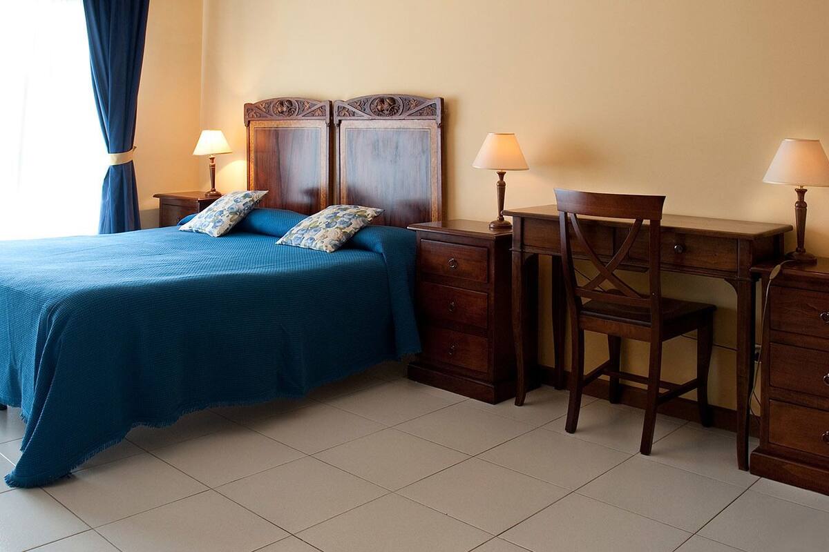 Minibar, desk, cots/infant beds, free WiFi