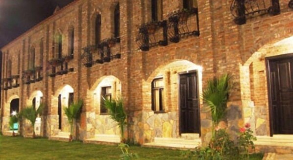 Front of property - evening/night - MANASTIRHAN OTEL (Edremit)