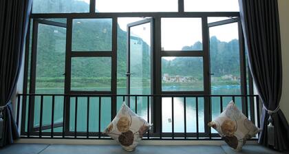 Habitación familiar con vistas al río y a la montaña, 2 camas Queen_Funny Monkeys Homestay