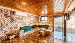 Familienapartment, Terrasse, Meerblick | Wohnbereich