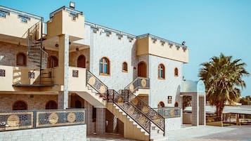 Suite, Balcony, Garden View | Terrace/patio