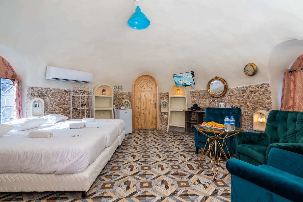 Chalet, Sea View | Private kitchenette | Coffee/tea maker, fridge, electric kettle