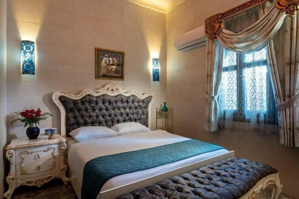 Suite, Balcony, Garden View | Desk, soundproofing, WiFi (free), individually decorated