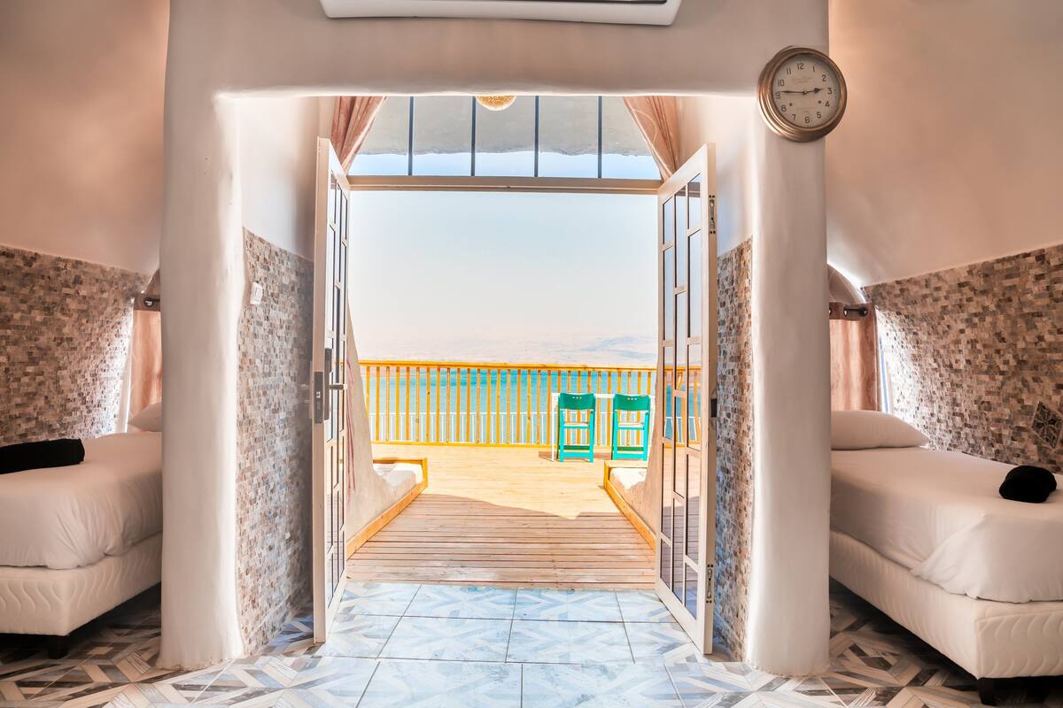 Deluxe Chalet, Sea View | Desk, soundproofing, WiFi (free), individually decorated
