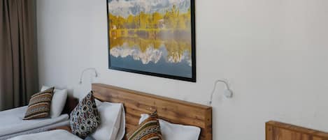 Comfort Quadruple Room, Terrace | Desk, soundproofing, iron/ironing board, free WiFi