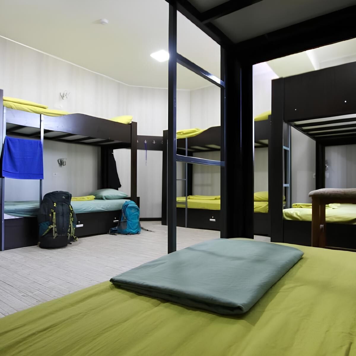 Bed in 14-bed mixed dorm