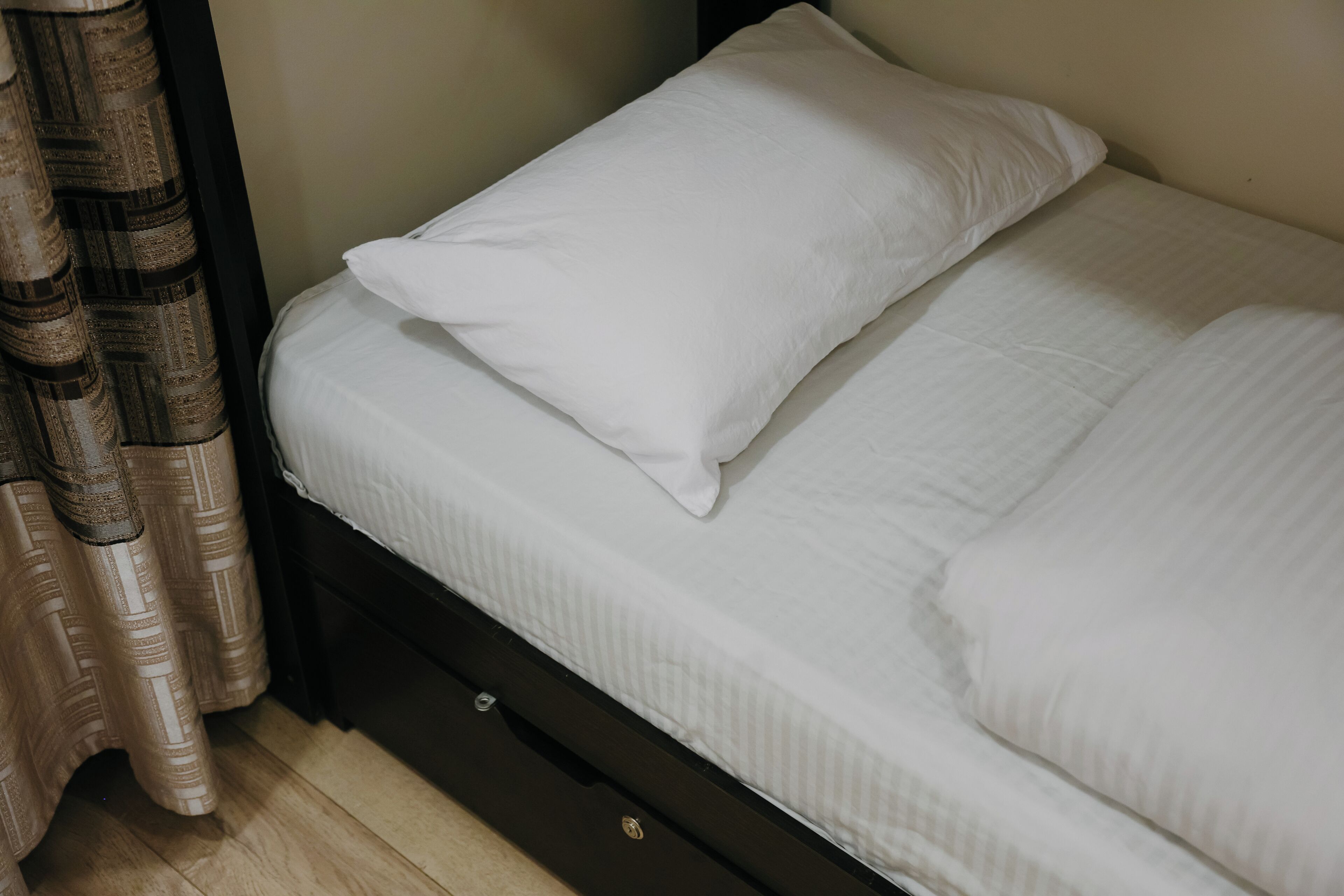 Bed in 8-bed female dorm | Desk, soundproofing, iron/ironing board, free WiFi