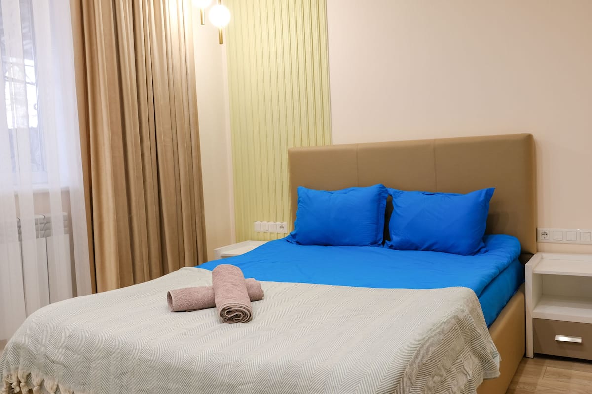 Deluxe Double Room, 1 Double Bed | 1 bedroom, desk, soundproofing, iron/ironing board